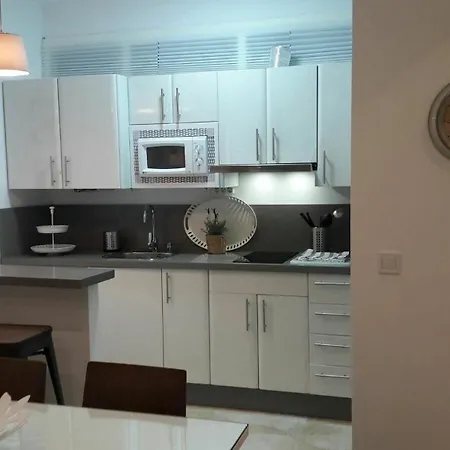 With 2 Bedrooms In - 10 M From The Apartment Fuengirola